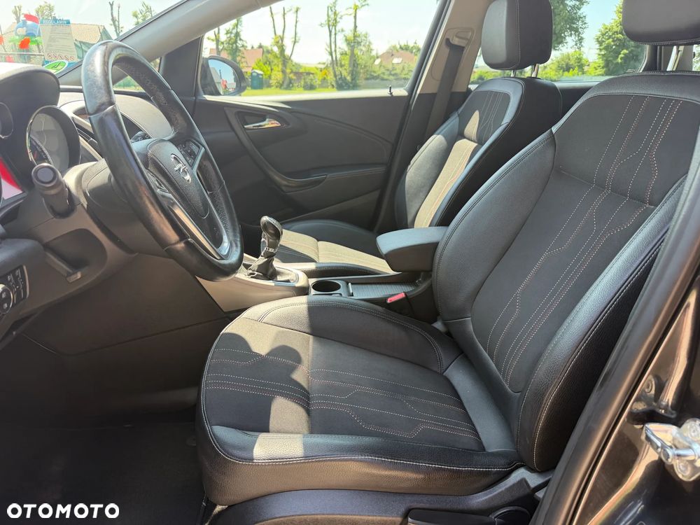 Opel Astra 1.4 Turbo 150 Jahre - 9