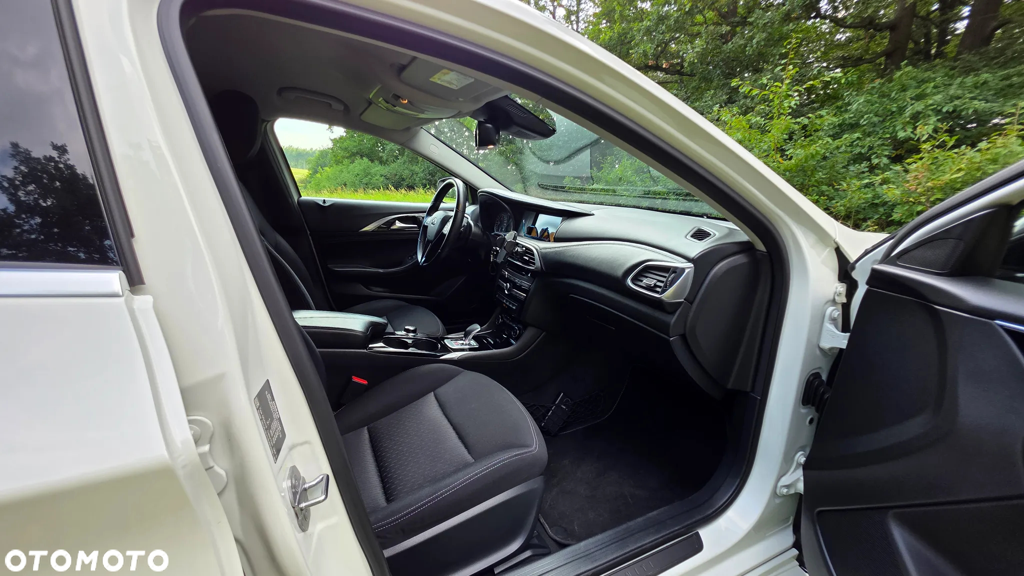 Infiniti Q30 1.6t Luxe 7DCT - 23