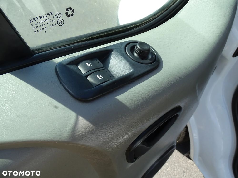Opel Vivaro 2,0 DTI -90 KONI ,Klimatyzacja ,L1 H1 ,HAK, Zarejestrowany ,Paka długa 2,40m - 10