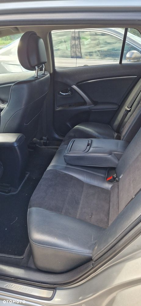 Toyota Avensis 1.8 Premium EU5 - 13