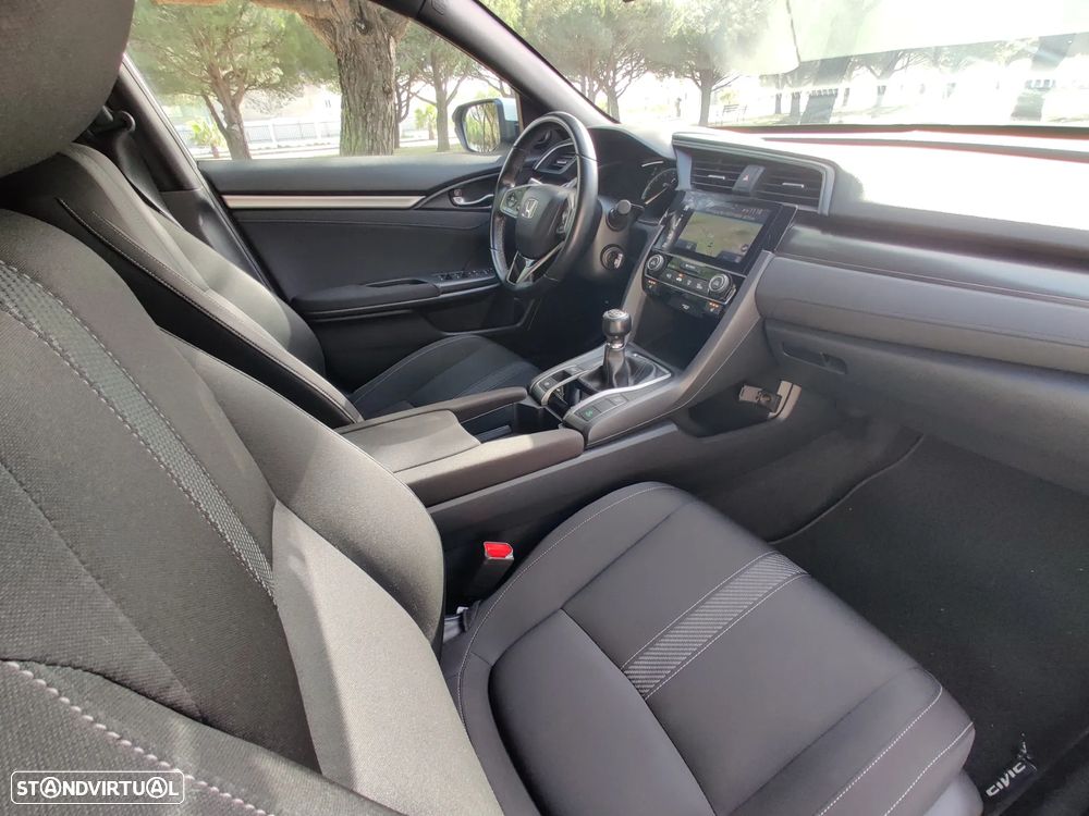 Honda Civic 1.0 i-VTEC Executive - 23