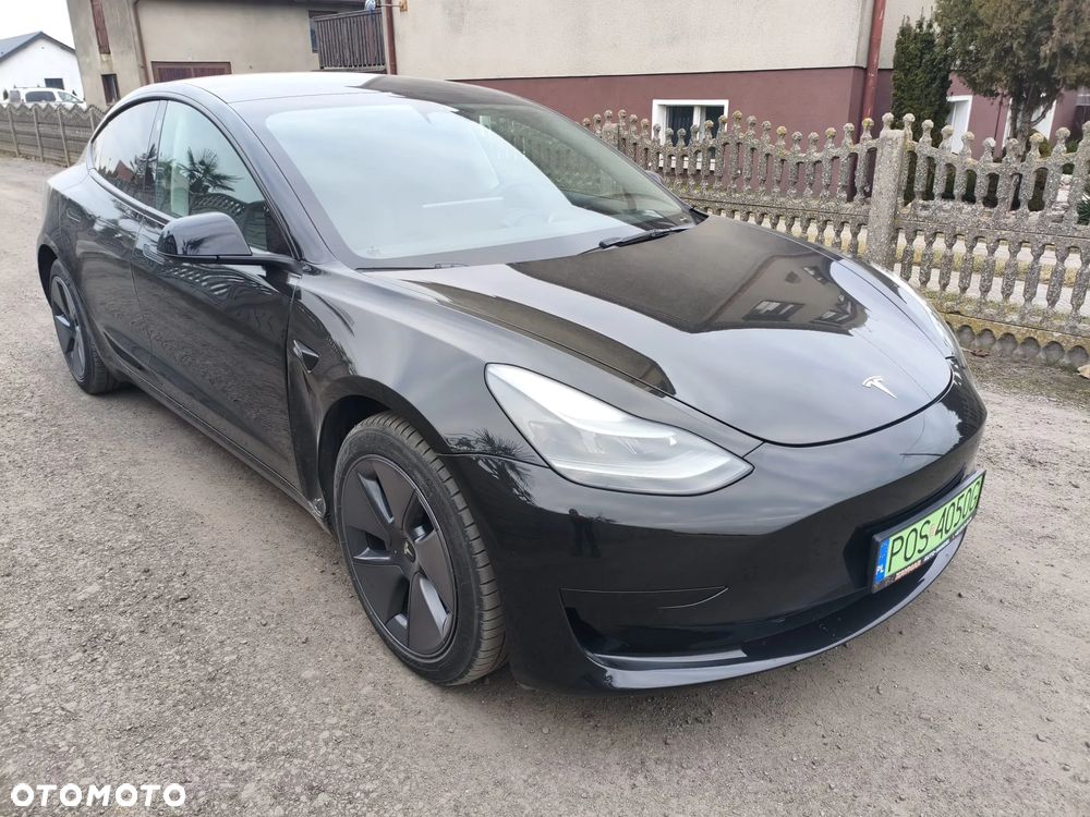 Tesla Model 3 - 4