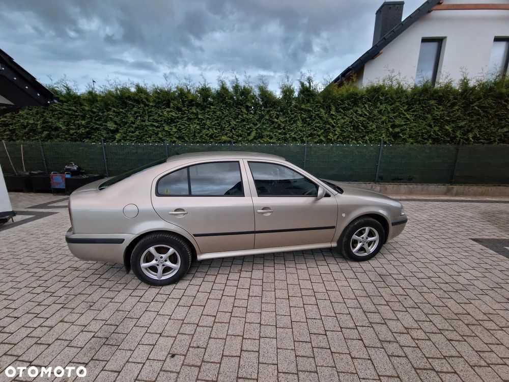 Skoda Octavia 1.6 Tour - 6
