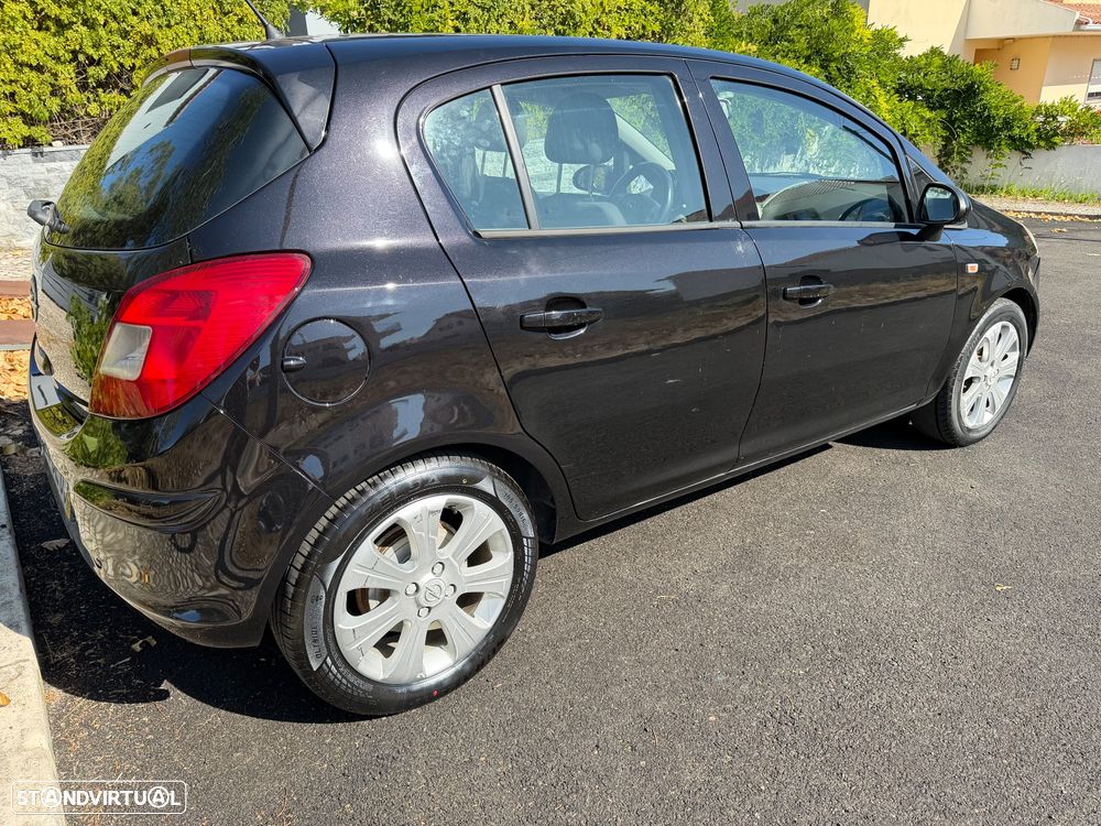 Opel Corsa 1.2 Cosmo - 4