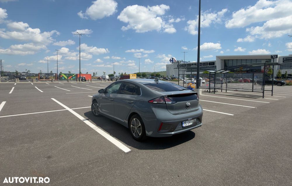Hyundai IONIQ - 3