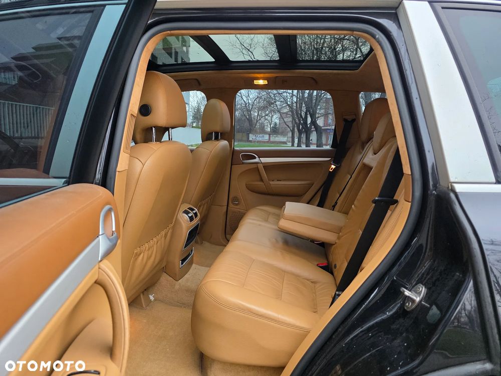 Porsche Cayenne - 21