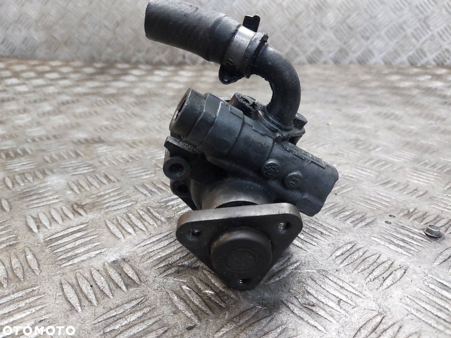 POMPA WSPOMAGANIA VOLKSWAGEN PASSAT B5 8D0145177Q 110 BAR KYB - 2