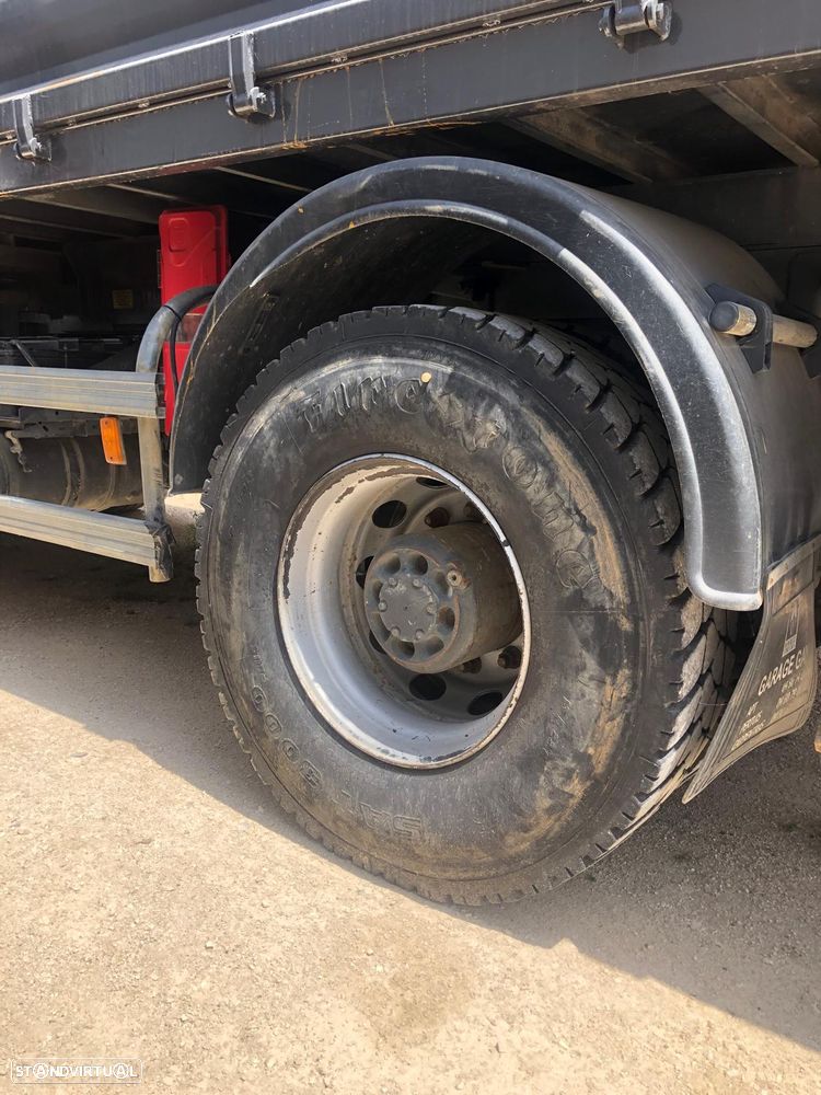 Renault Kerax C/ Grua Hiab C/ Comando - 8