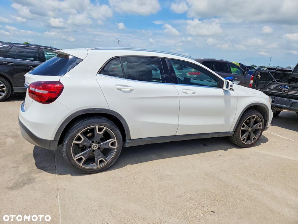 Mercedes-Benz GLA 250 4Matic 7G-DCT Peak Edition - 4