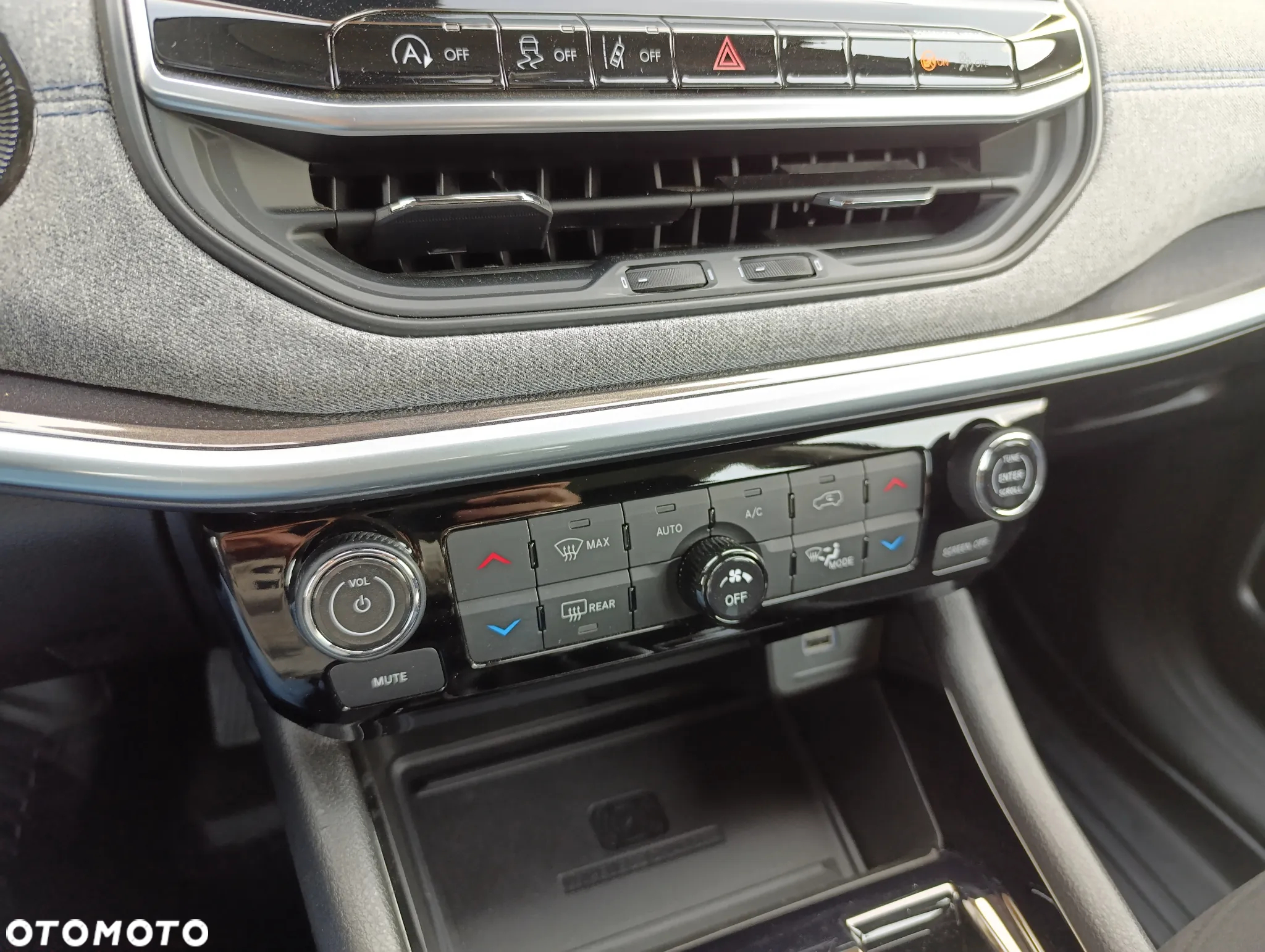 Jeep Compass 1.3 TMair Longitude FWD S&S - 35