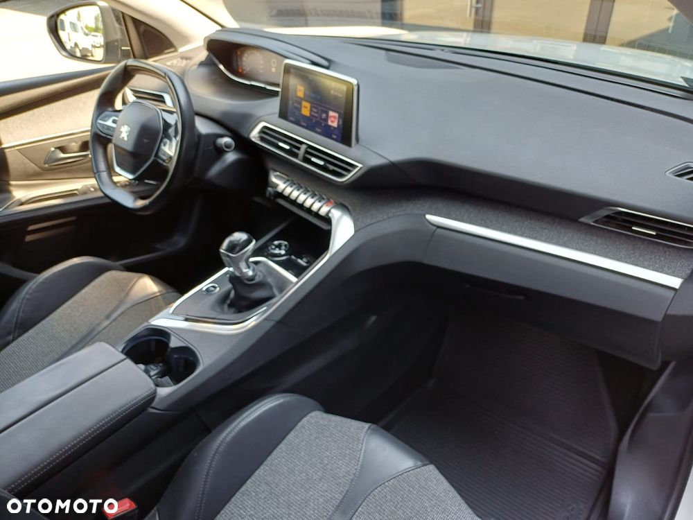 Peugeot 5008 1.2 PureTech Allure S&S - 4