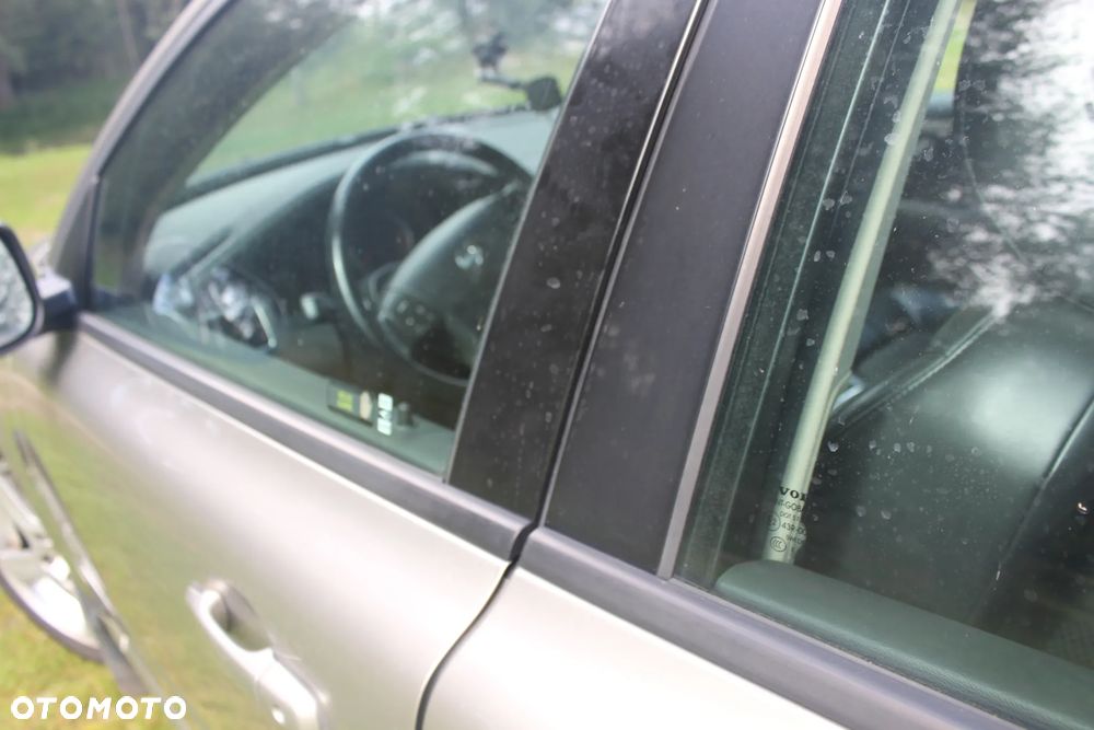 Volvo V70 2.4D Momentum - 30