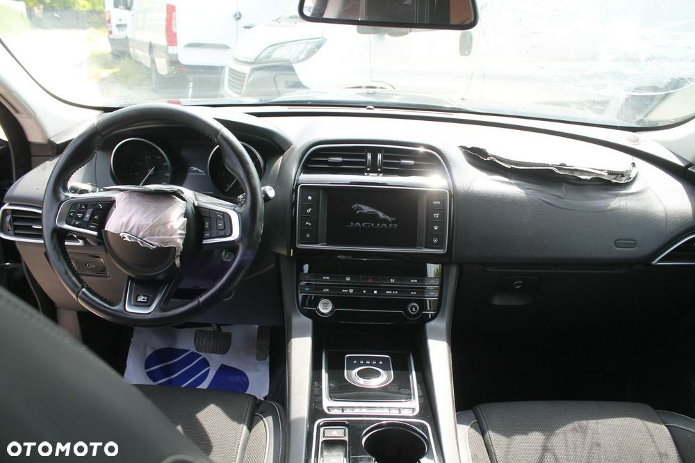 Jaguar F-Pace - 11