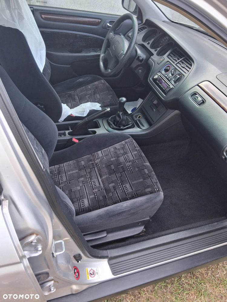 Honda Accord 1.8i ES - 4