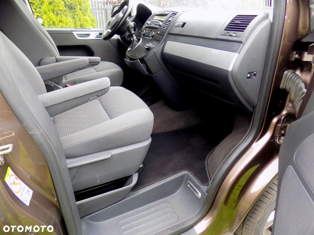 Volkswagen Multivan - 10
