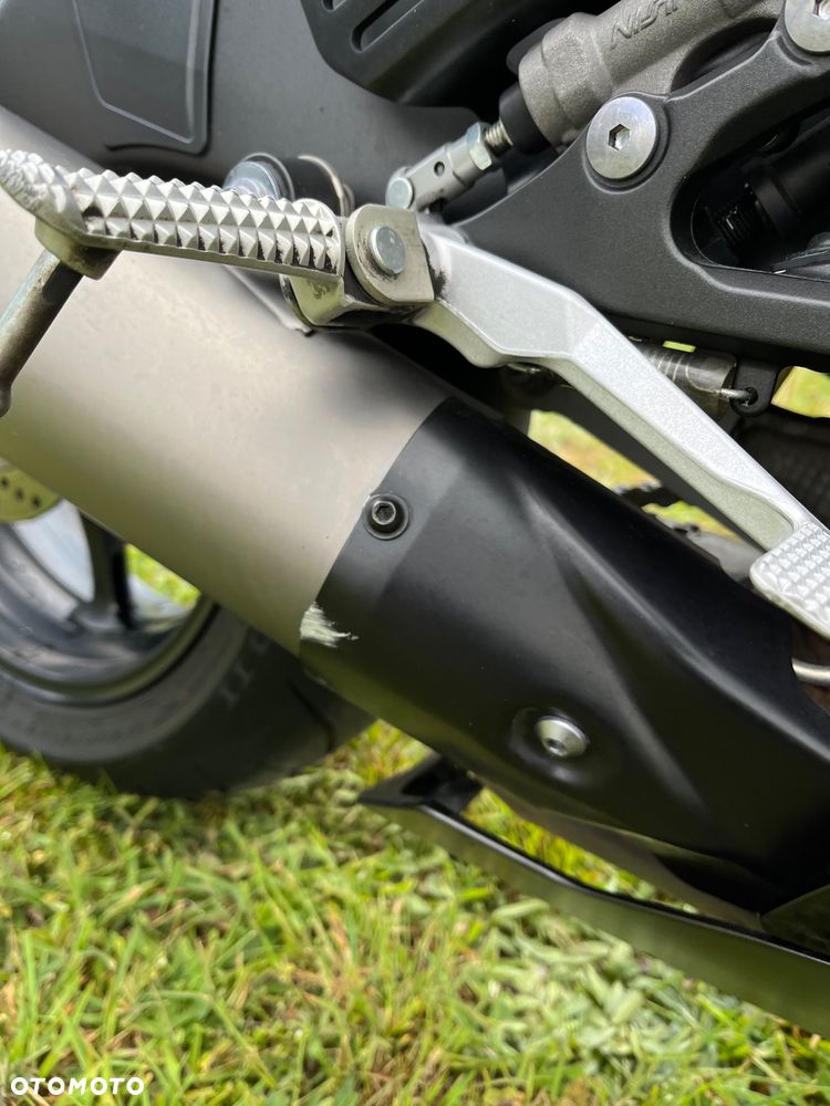 Yamaha R6 - 10