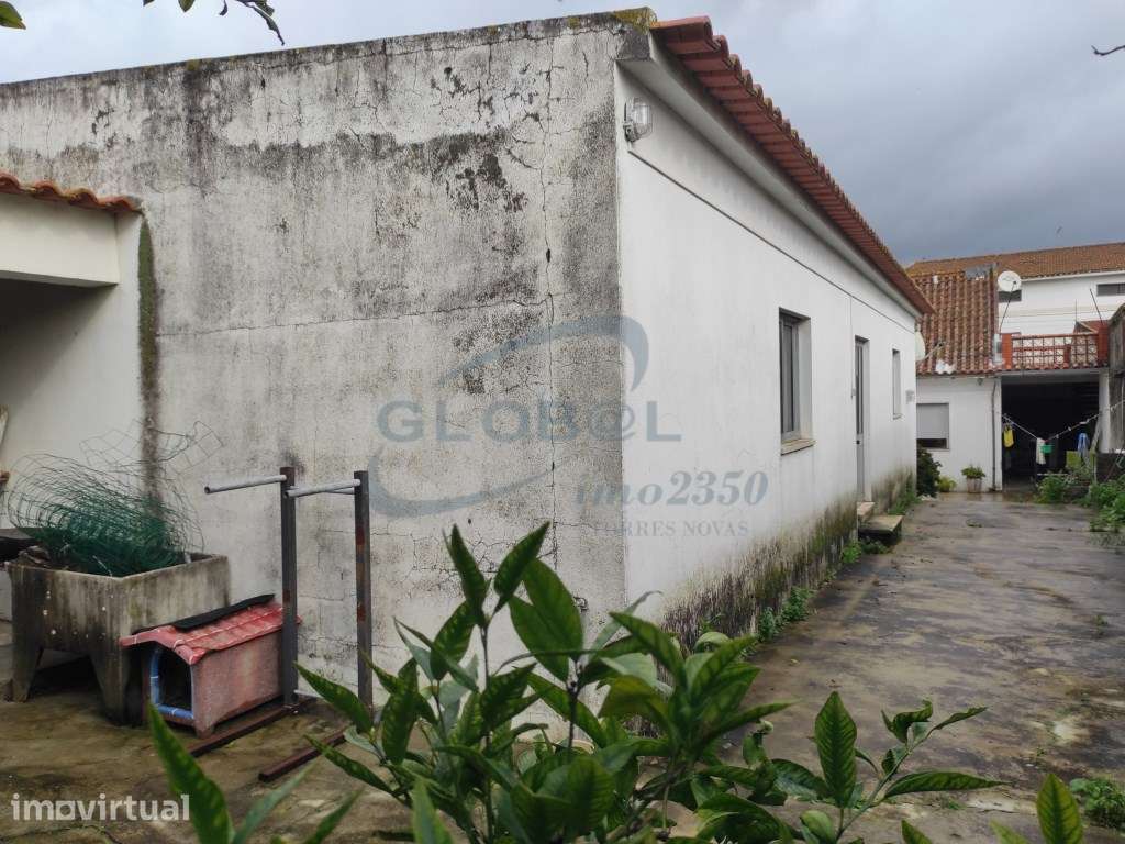 Moradia T3 no Centro de Vila Moreira - com logradouro, anexos e fre... - Grande imagem: 4/6