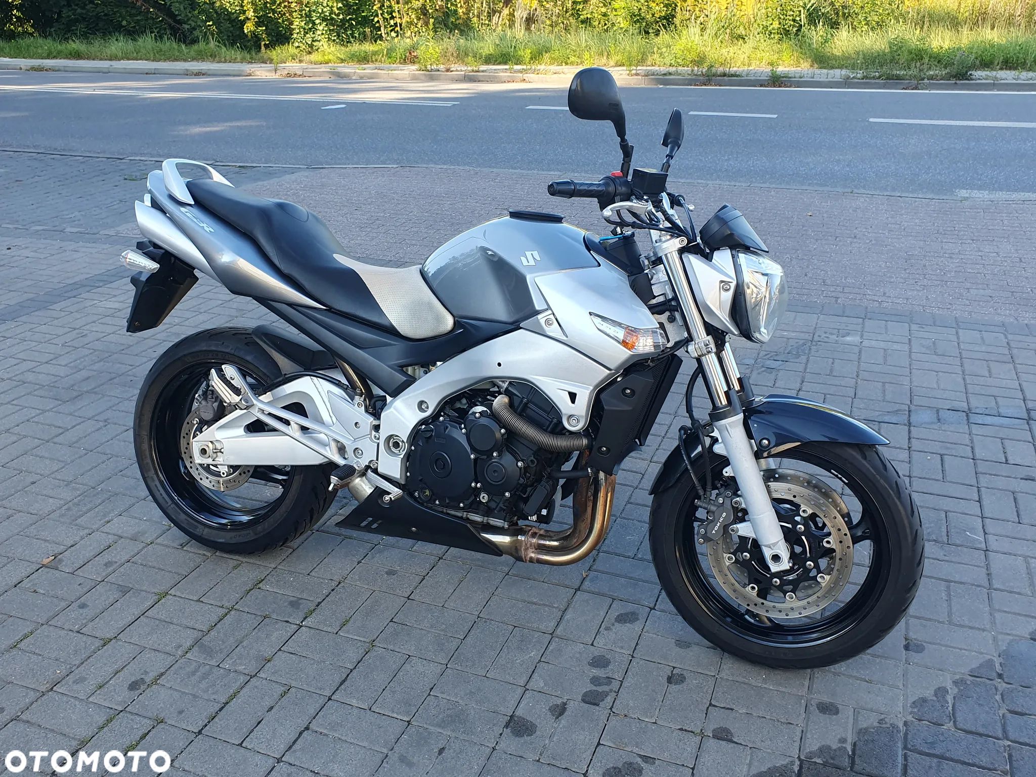 Suzuki GSR - 1