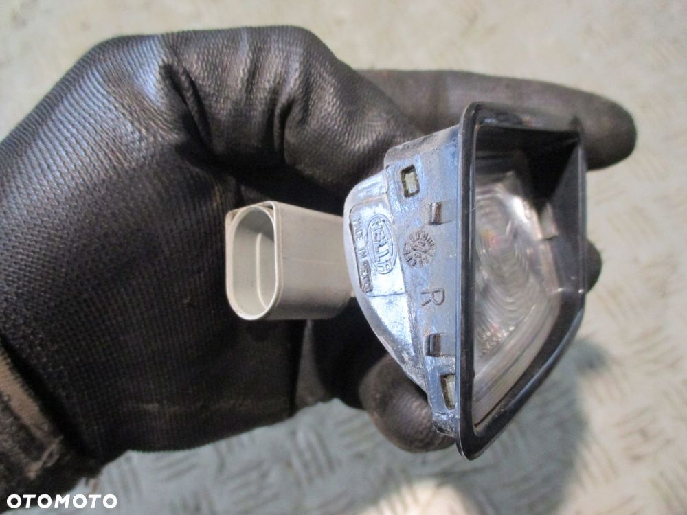 LAMPKA OŚWIETLENIA PODŚWIETLENIA TABLICY REJESTRACYJNEJ PRAWA VW NEW BEETLE - 4