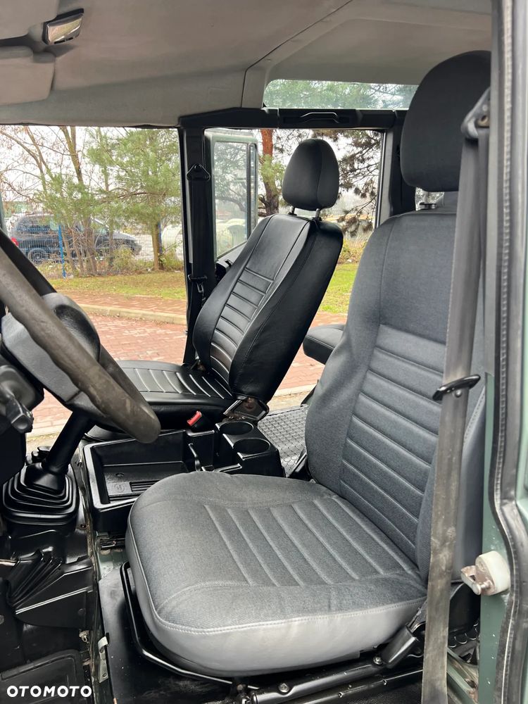 Land Rover Defender - 19