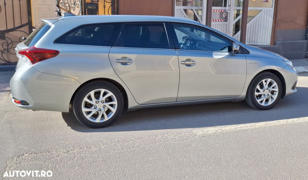 Toyota Auris 1.8 L VVT-i HSD Sol - 4