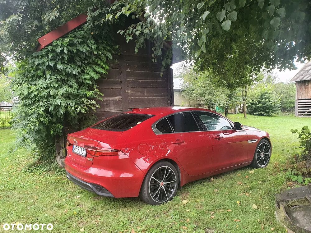 Jaguar XE 2.0 D180 HSE - 11