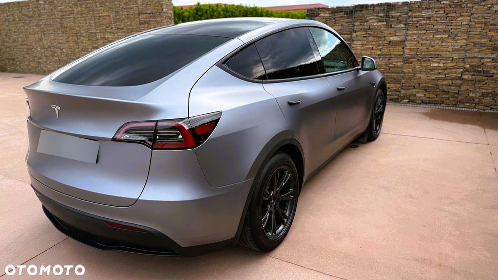 Tesla Model Y Long Range AWD - 5