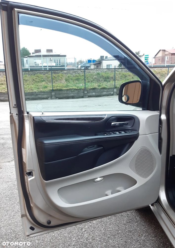 Chrysler Town & Country 3.6 Touring - 15