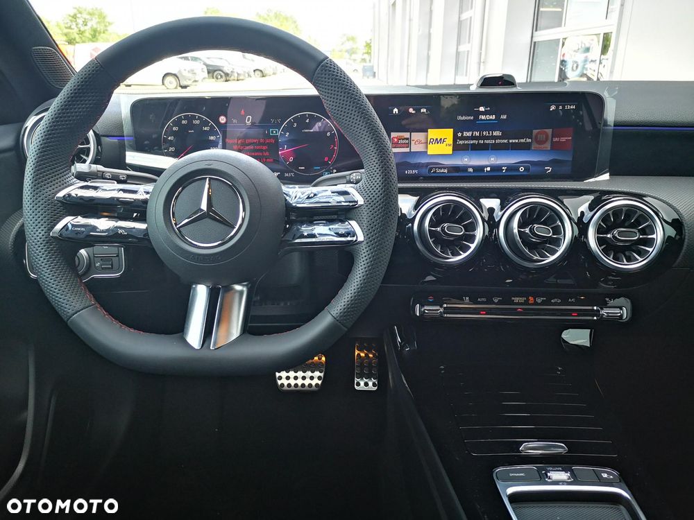 Mercedes-Benz Klasa A 220 4-Matic AMG Line 8G-DCT - 13