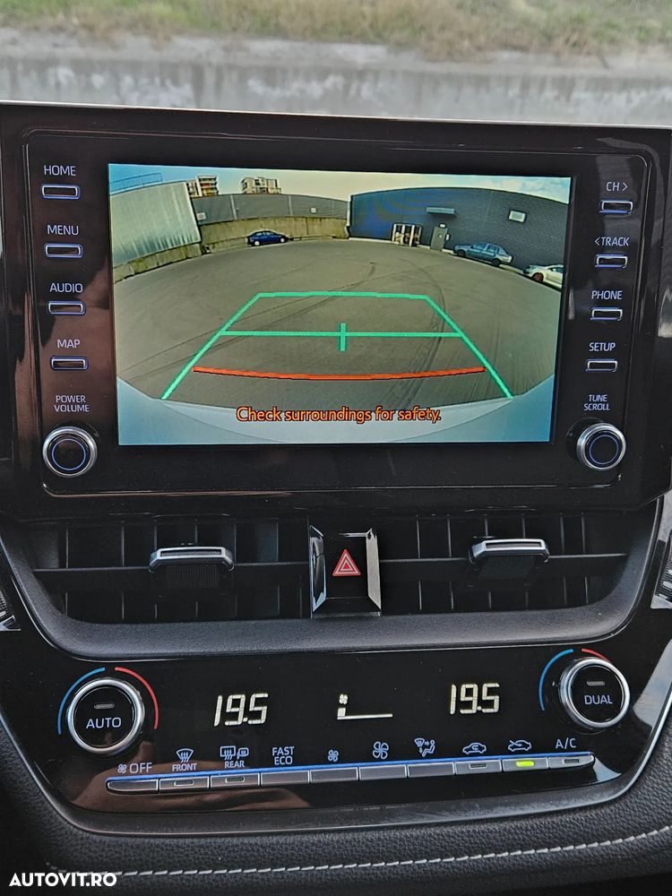 Toyota Corolla 1.8 HSD Business - 12