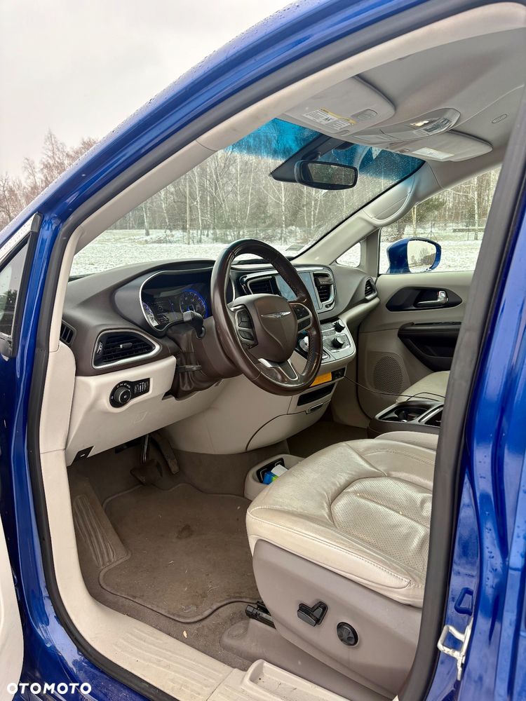 Chrysler Pacifica - 4