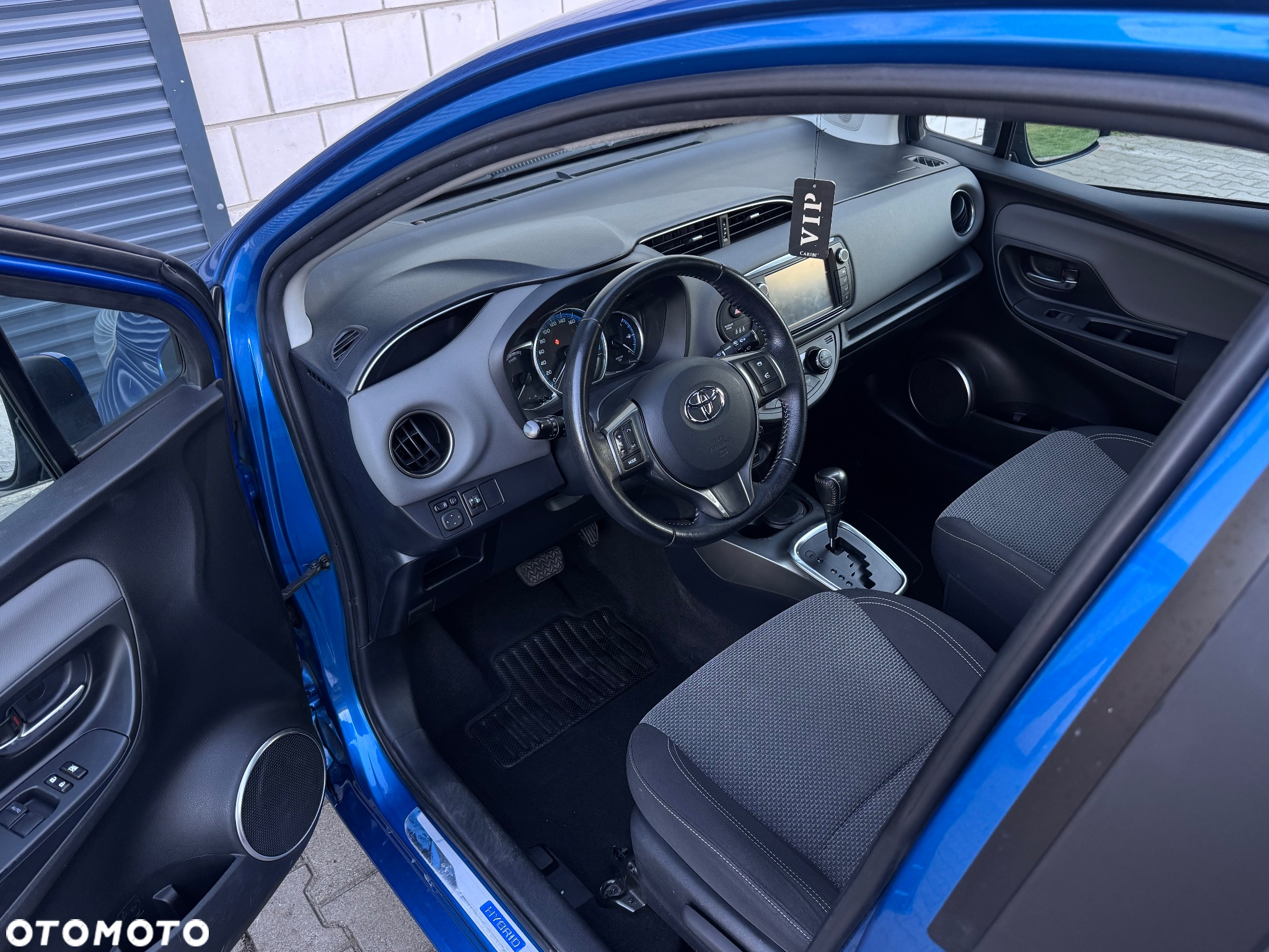 Toyota Yaris Hybrid 100 Premium - 22