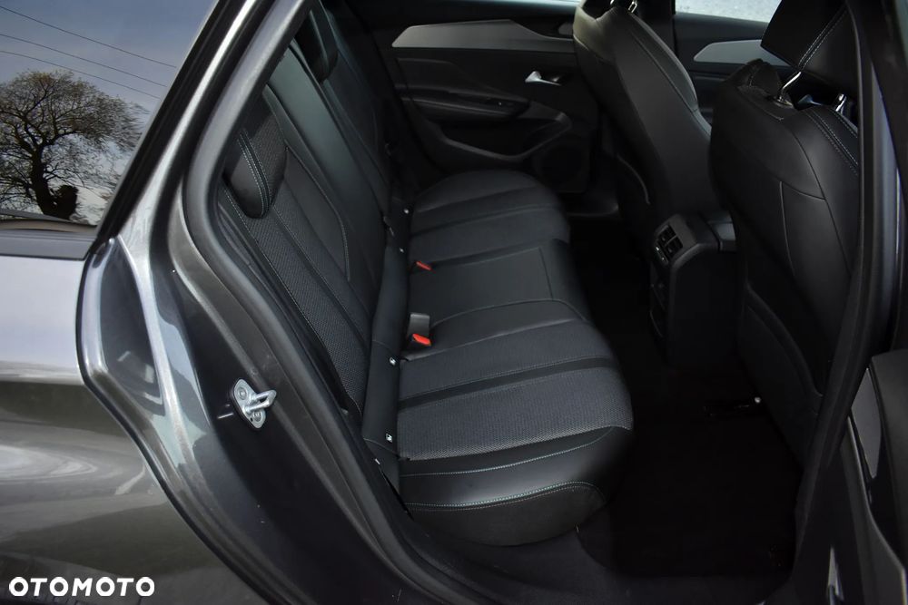 Peugeot 308 180 e-EAT8 GT - 30