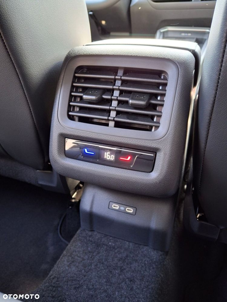 Volkswagen T-Roc 1.5 eTSI R-Line DSG - 26