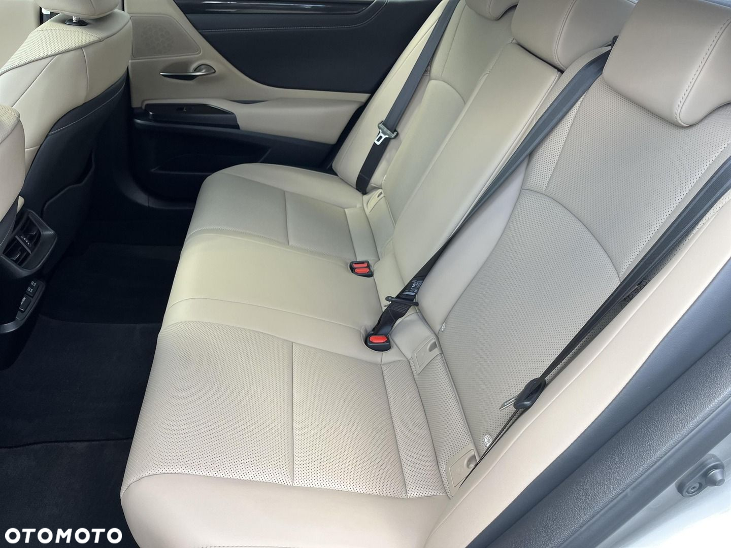 Lexus ES - 13