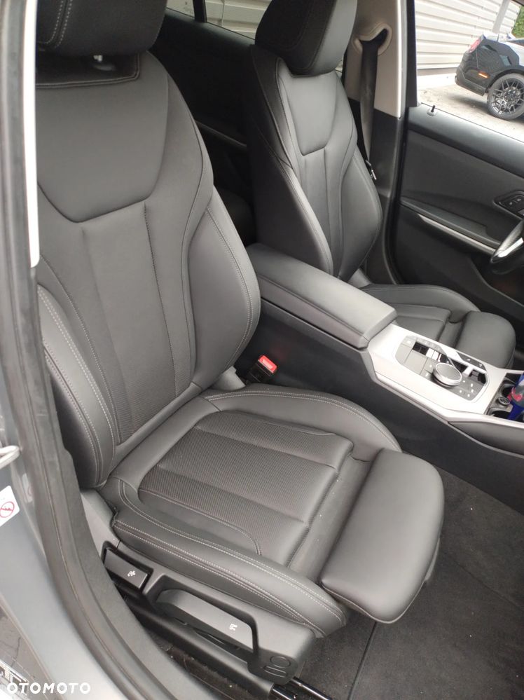 BMW Seria 3 316d mHEV - 18