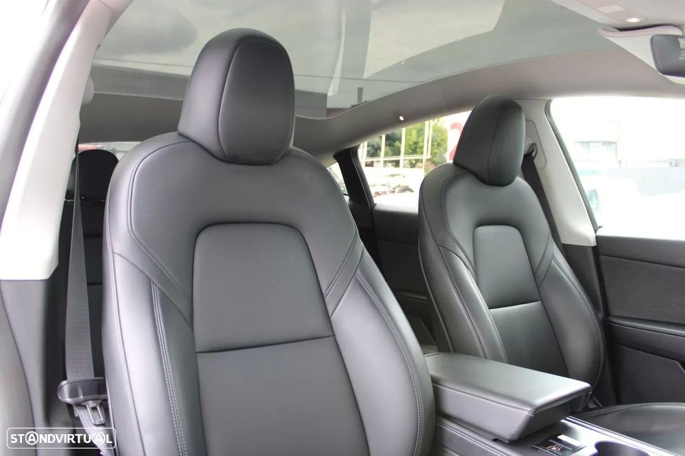 Tesla Model Y Standard — fotografia 11