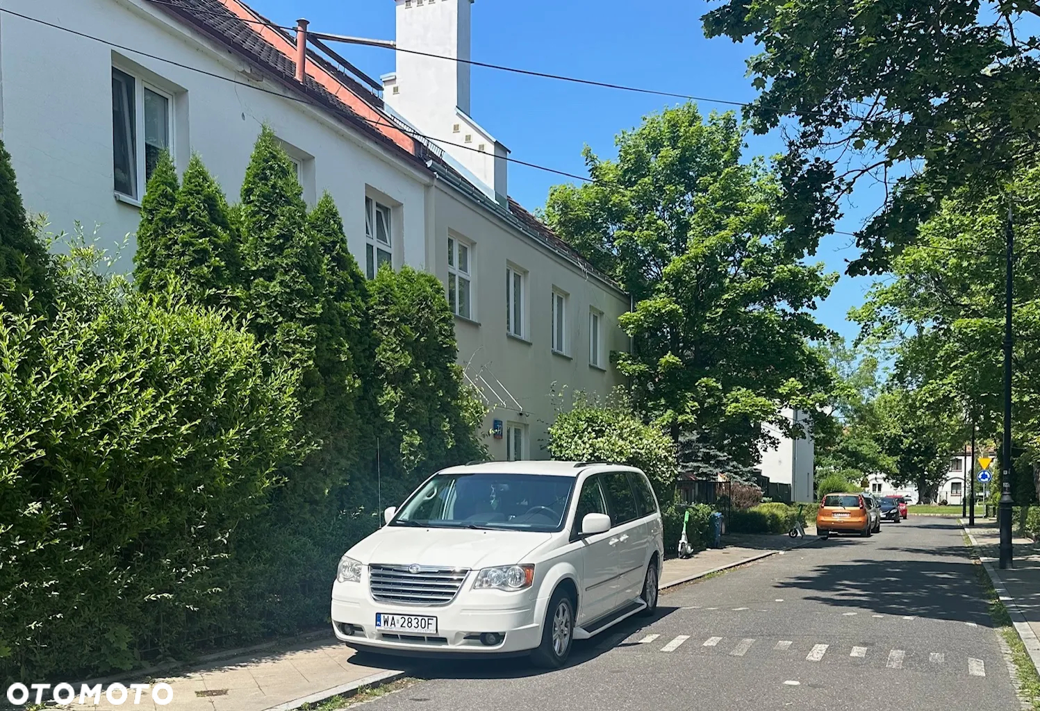 Chrysler Town & Country - 4