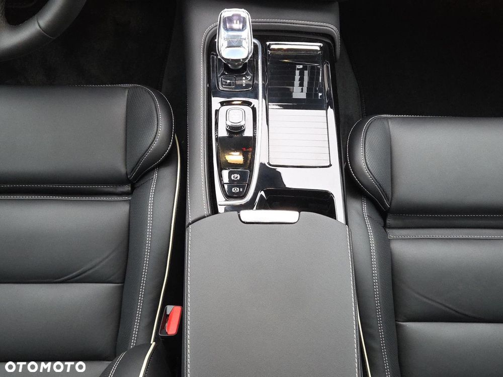 Volvo S90 T8 AWD Plug-In Hybrid Ultimate Dark - 25