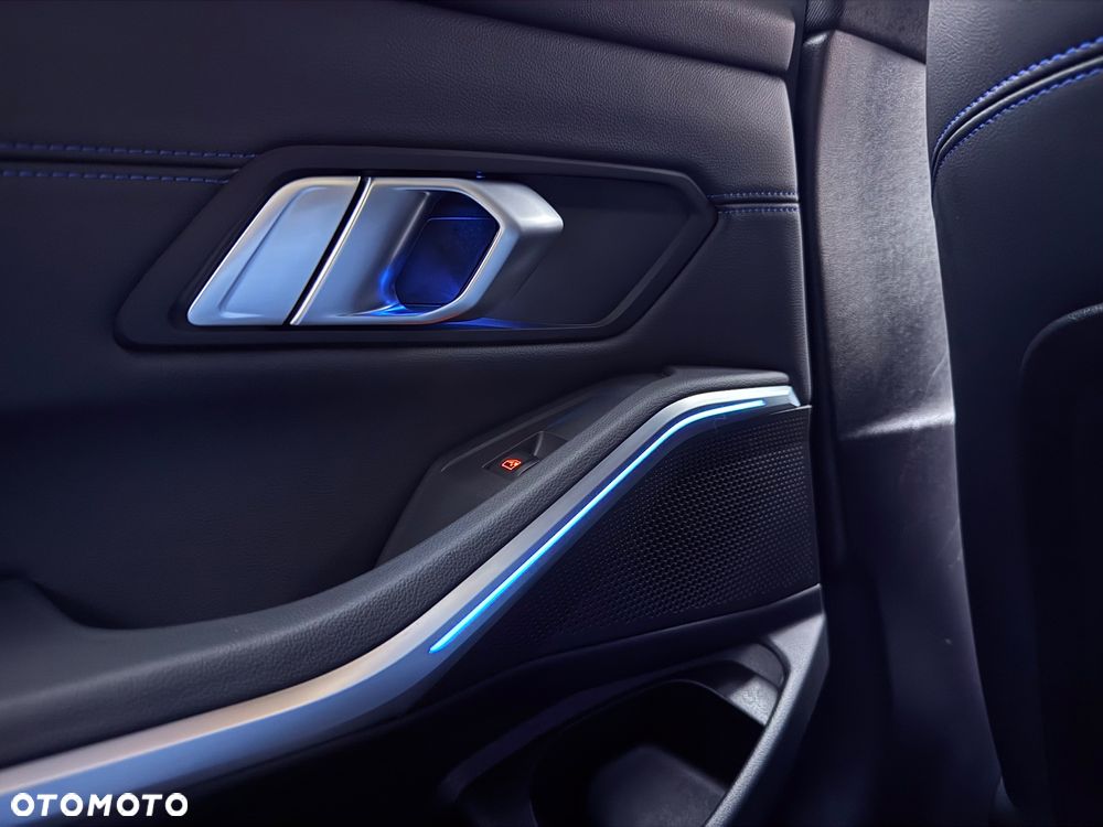 BMW Seria 3 320d xDrive M Sport Sport - 27