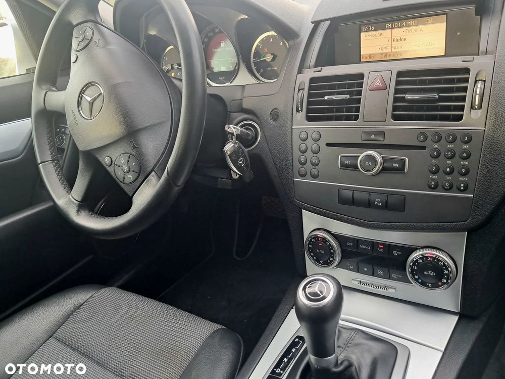 Mercedes-Benz Klasa C 200 CDI DPF Automatik BlueEFFICIENCY Avantgarde - 16