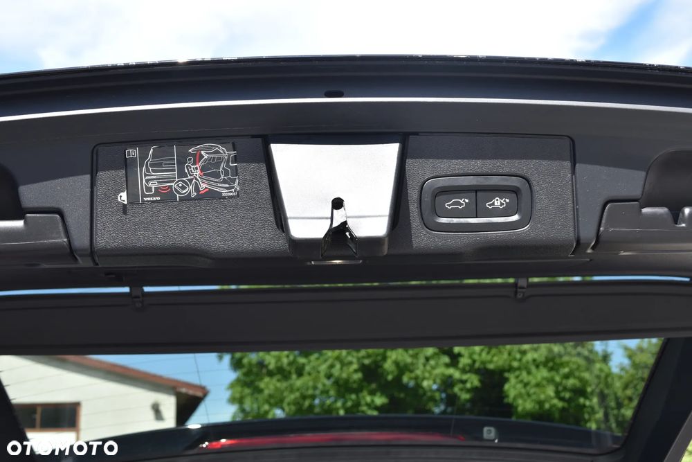 Volvo XC 40 T5 AWD Geartronic Momentum Pro - 31