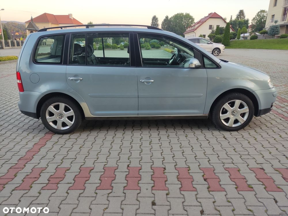 Volkswagen Touran 2006 photo 3