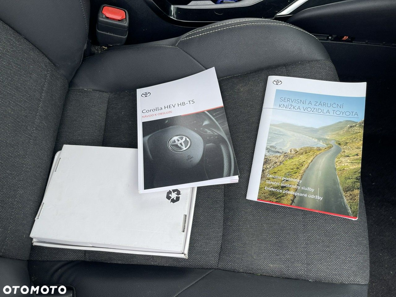Toyota Corolla 1.8 Hybrid Comfort - 12