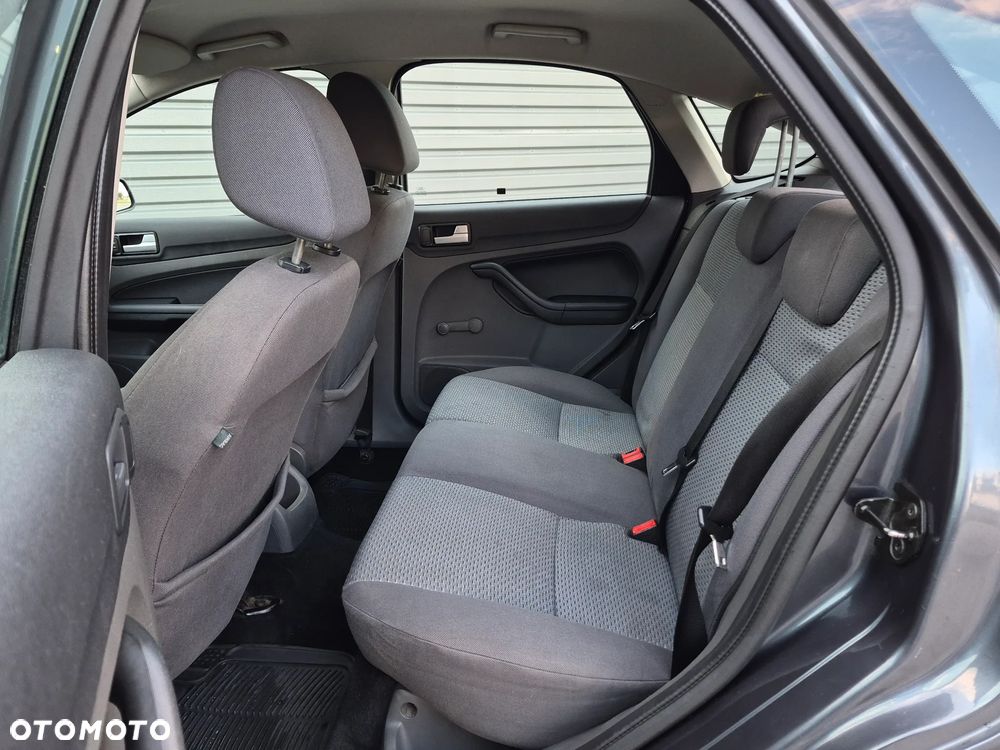 Ford Focus 1.6 16V Fun - 8