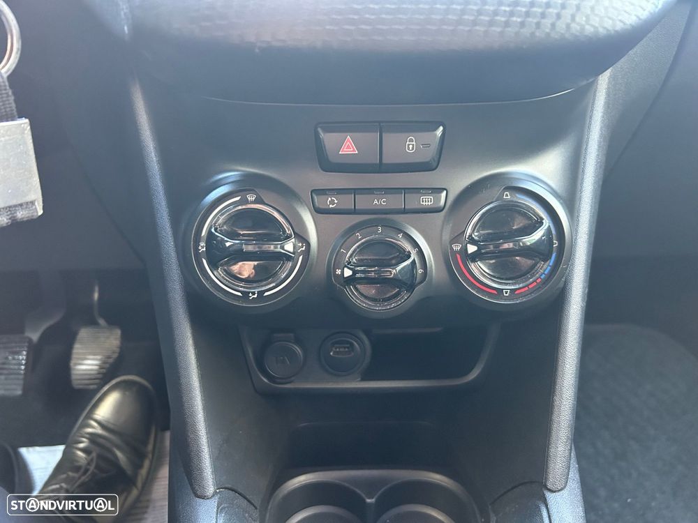 Peugeot 208 1.2 PureTech Signature - 33