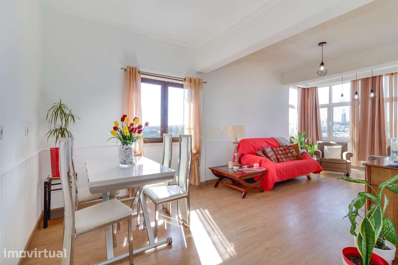 Apartamento T2 na Cova da Piedade com vista panorâmica de 180 graus - Grande imagem: 4/24