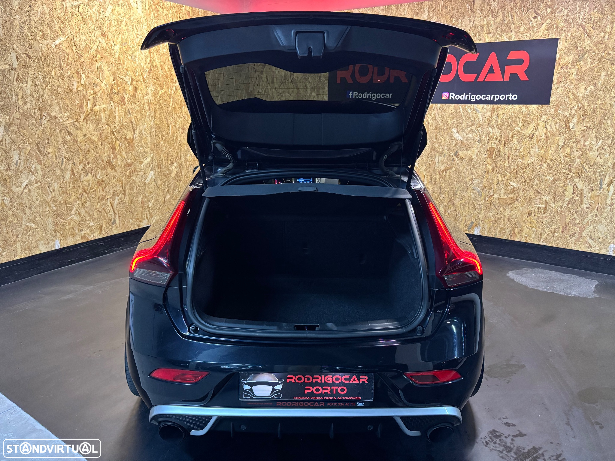 Volvo V40 1.6 D2 R-Design - 23