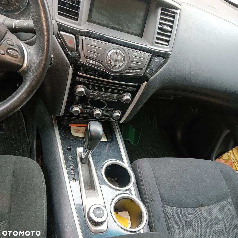 Nissan Pathfinder - 12