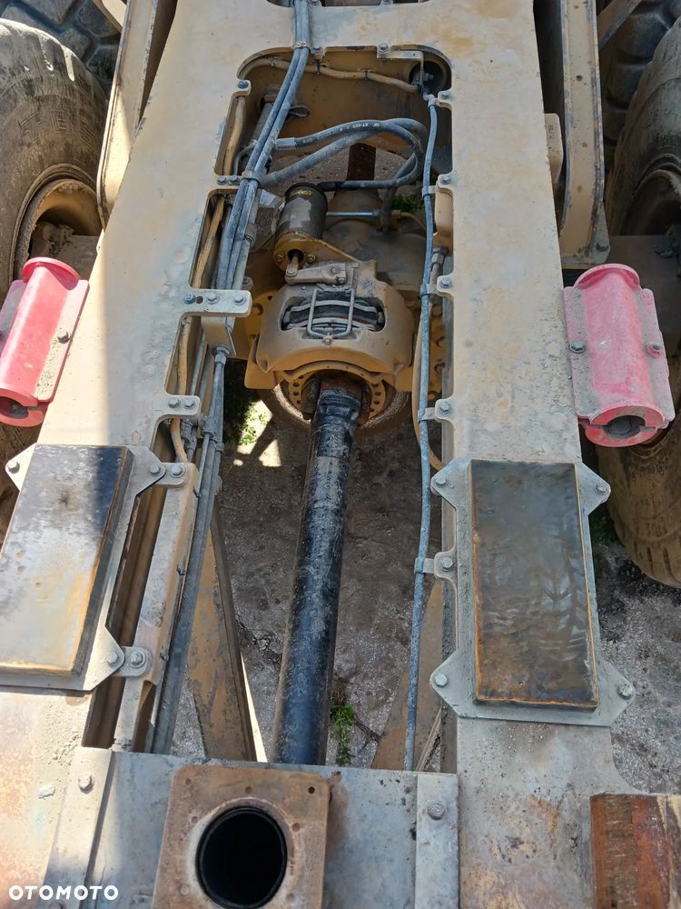 Caterpillar 725 C - 19